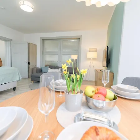 Weinquartier Gruene 112 Qm 3sz Terrasse Parken 萨勒河畔瑙姆堡